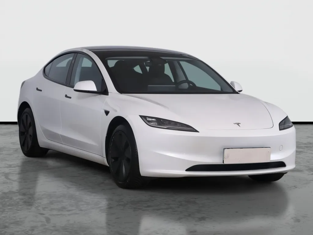 Tesla Model 3 — fotografie 1 z AAA AUTO