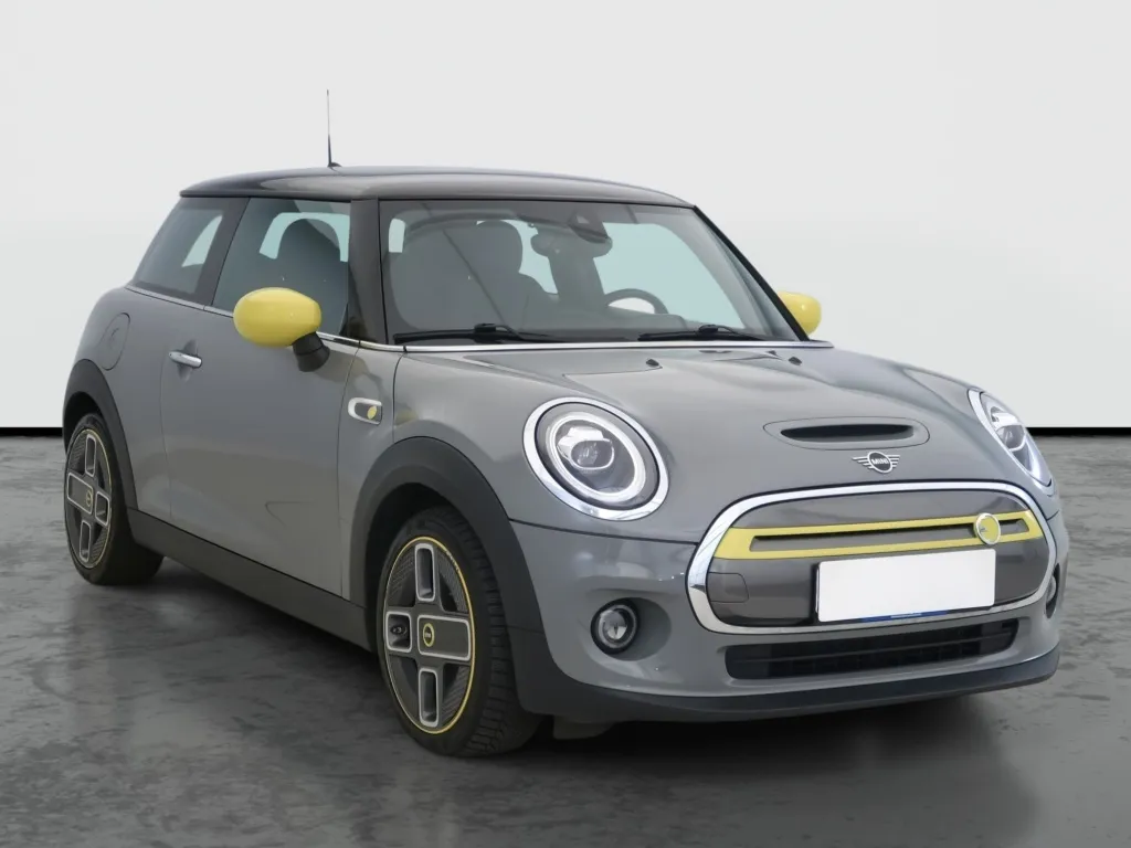 MINI Cooper SE — fotografie 1 z AAA AUTO