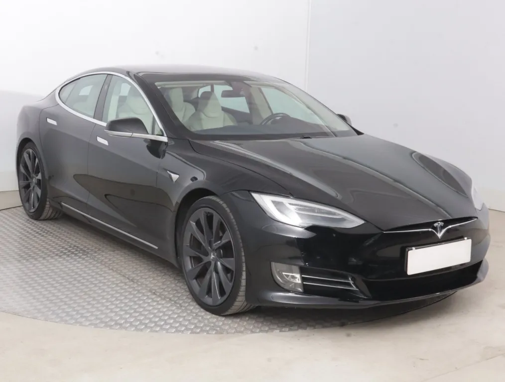 Tesla Model S — fotografie 1 z AAA AUTO