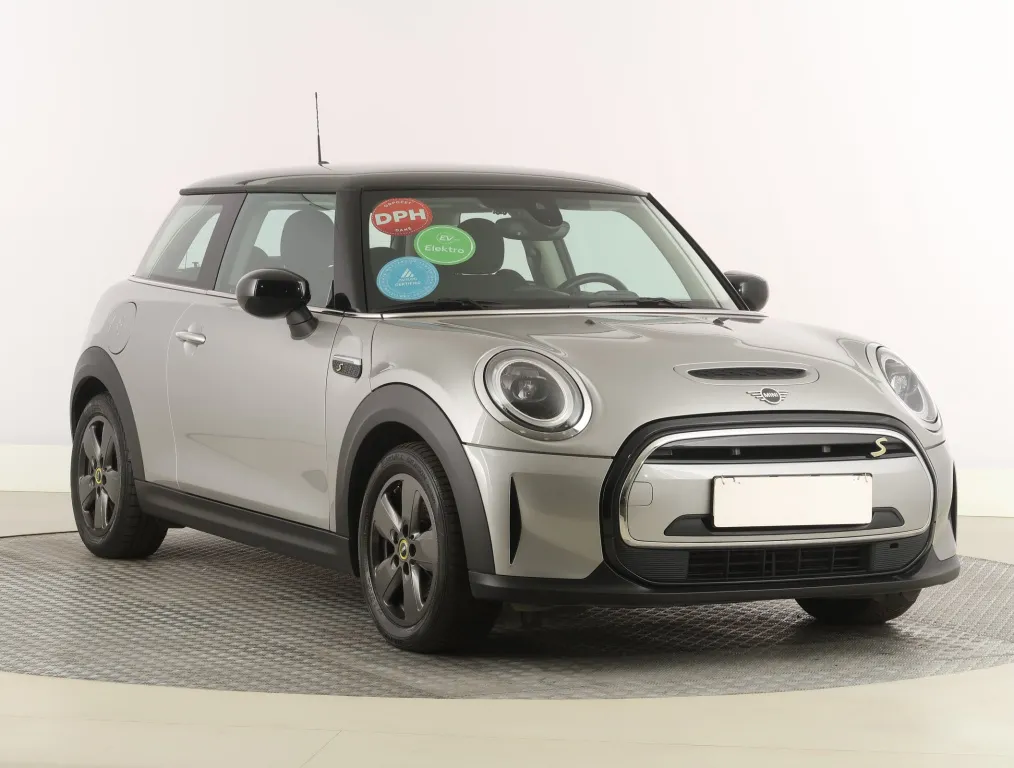 MINI Cooper SE — fotografie 1 z AAA AUTO