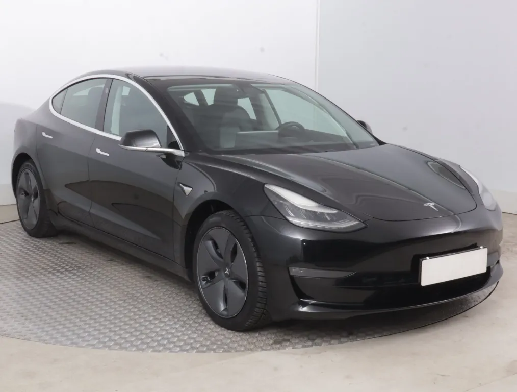 Tesla Model 3 — fotografie 1 z AAA AUTO