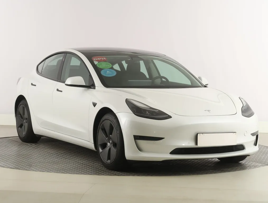 Tesla Model 3 — fotografie 1 z AAA AUTO