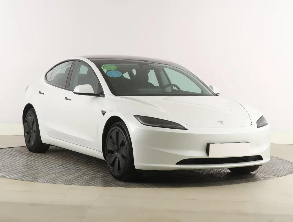 Tesla Model 3 — fotografie 1 z AAA AUTO