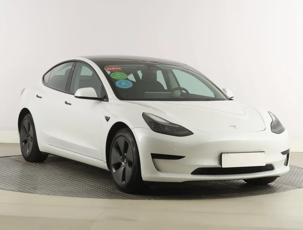 Tesla Model 3 — fotografie 1 z AAA AUTO