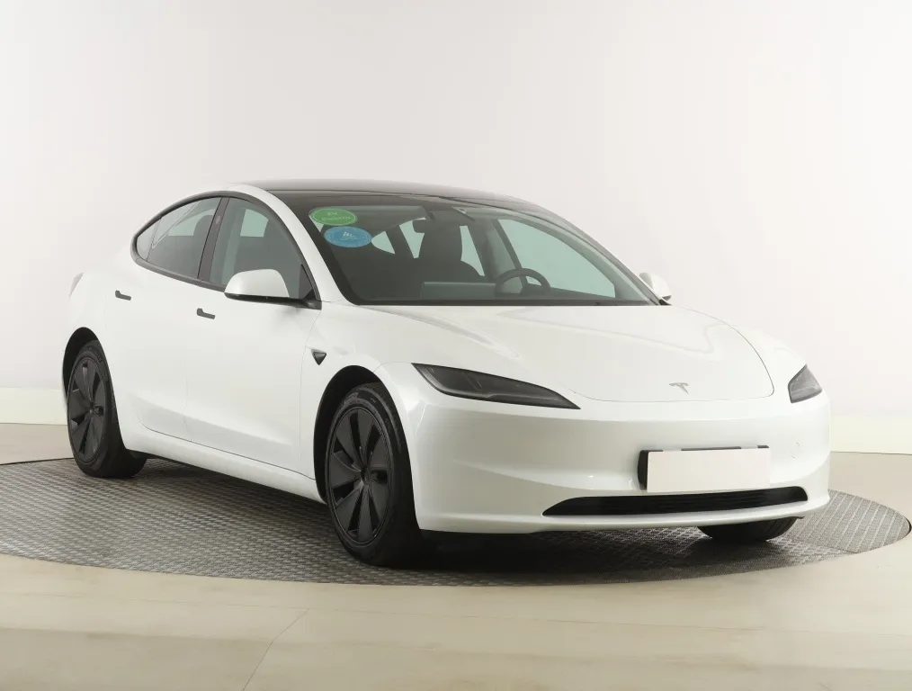Tesla Model 3 — fotografie 1 z AAA AUTO