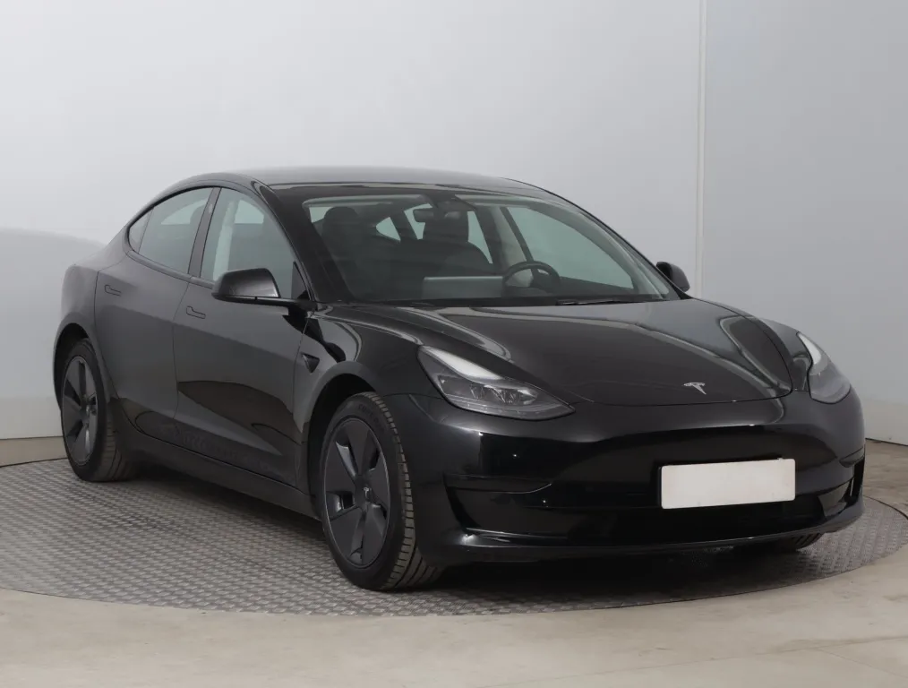 Tesla Model 3 — fotografie 1 z AAA AUTO