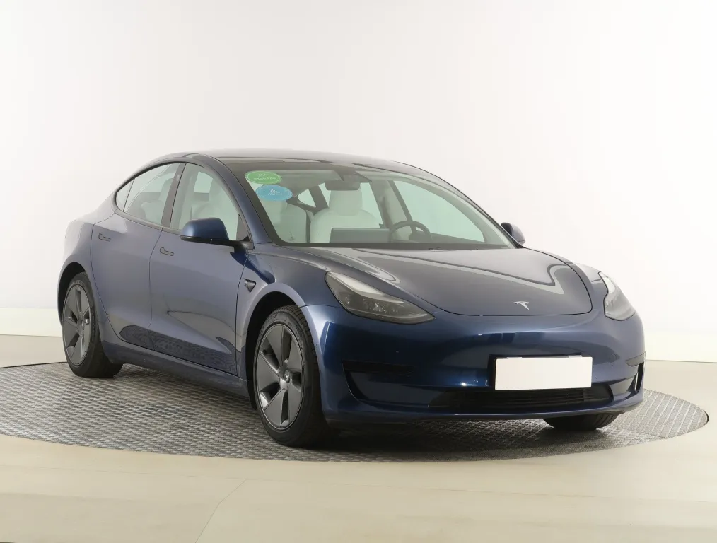 Tesla Model 3 — fotografie 1 z AAA AUTO