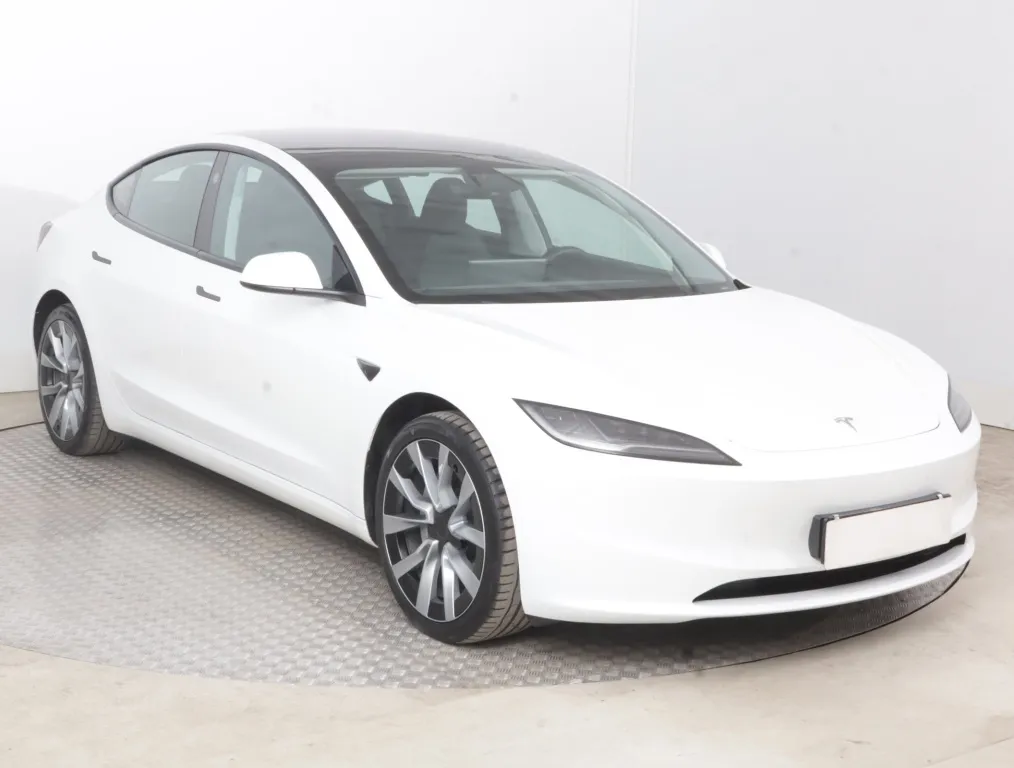Tesla Model 3 — fotografie 1 z AAA AUTO