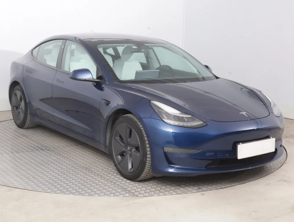Tesla Model 3 — fotografie 1 z AAA AUTO