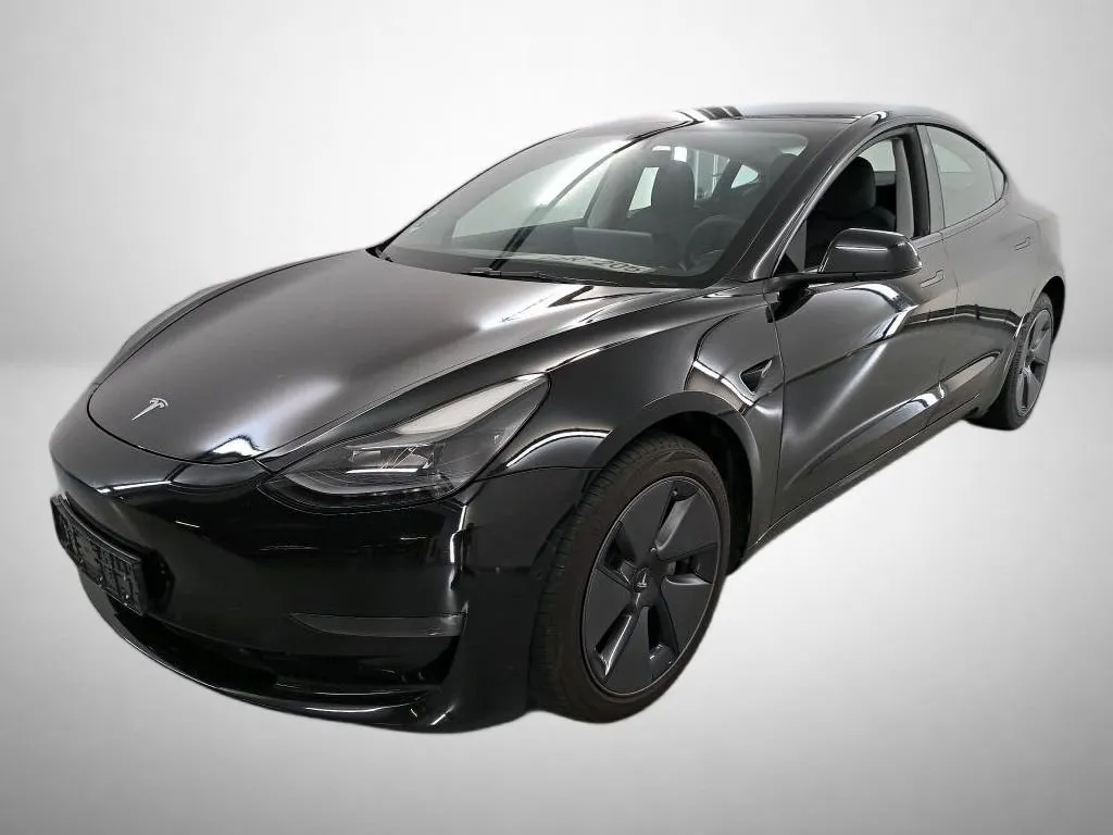 Tesla Model 3 — fotografie 1 z AAA AUTO