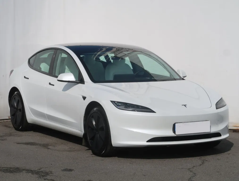 Tesla Model 3 — fotografie 1 z AAA AUTO