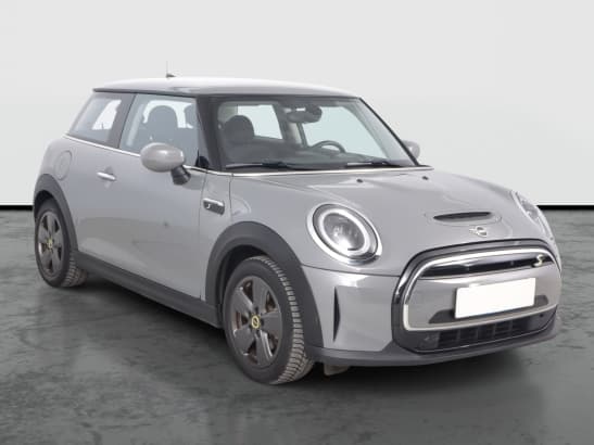 MINI Cooper SE z nabídky AAA AUTO