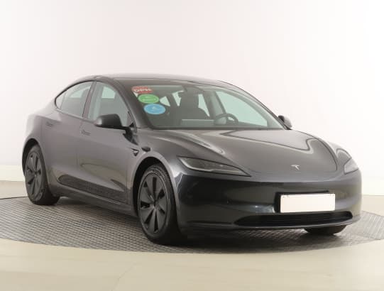 Tesla Model 3 z nabídky AAA AUTO