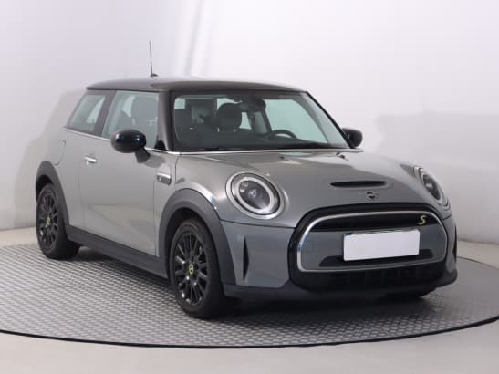 MINI Cooper SE z nabídky AAA AUTO