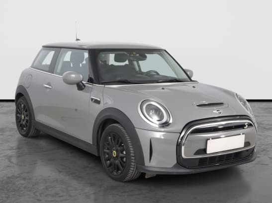 MINI Cooper SE z nabídky AAA AUTO