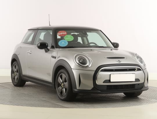 MINI Cooper SE z nabídky AAA AUTO