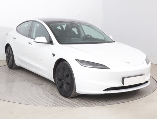 Tesla Model 3 z nabídky AAA AUTO