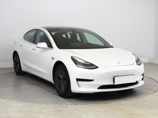 Tesla Model 3 z nabídky AAA AUTO