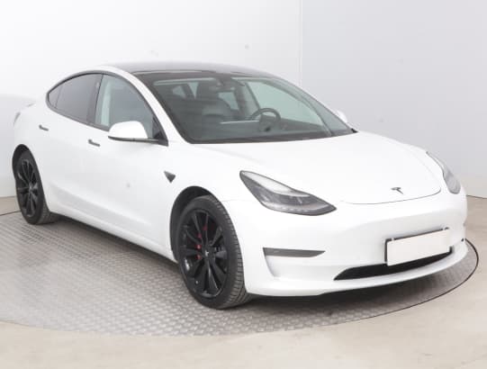 Tesla Model 3 z nabídky AAA AUTO