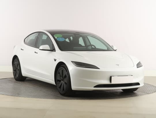 Tesla Model 3 z nabídky AAA AUTO