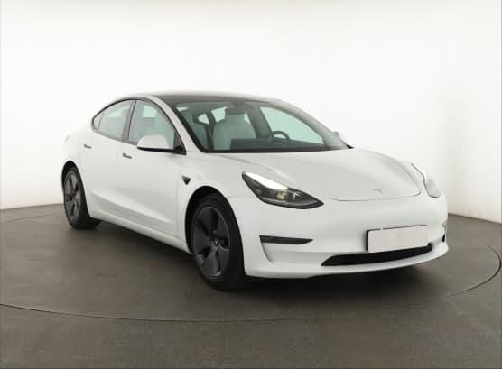 Tesla Model 3 z nabídky AAA AUTO