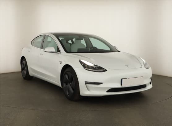 Tesla Model 3 z nabídky AAA AUTO
