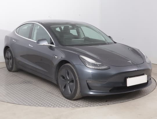 Tesla Model 3 z nabídky AAA AUTO