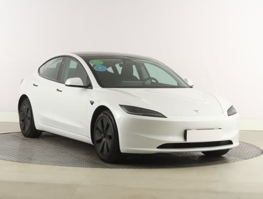 Tesla Model 3 z nabídky AAA AUTO