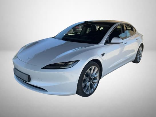 Tesla Model 3 z nabídky AAA AUTO