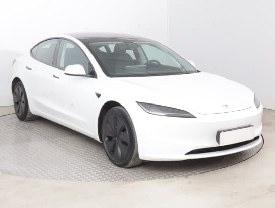 Tesla Model 3 z nabídky AAA AUTO
