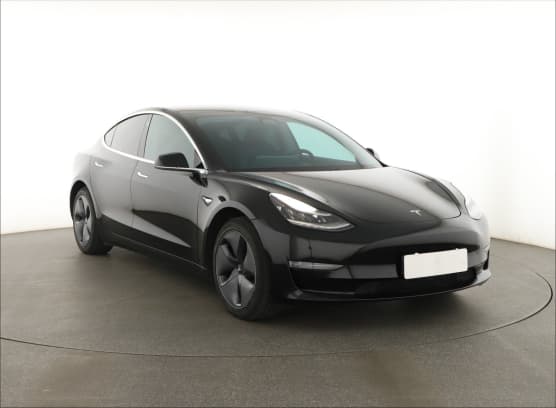 Tesla Model 3 z nabídky AAA AUTO