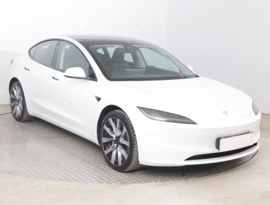 Tesla Model 3 z nabídky AAA AUTO