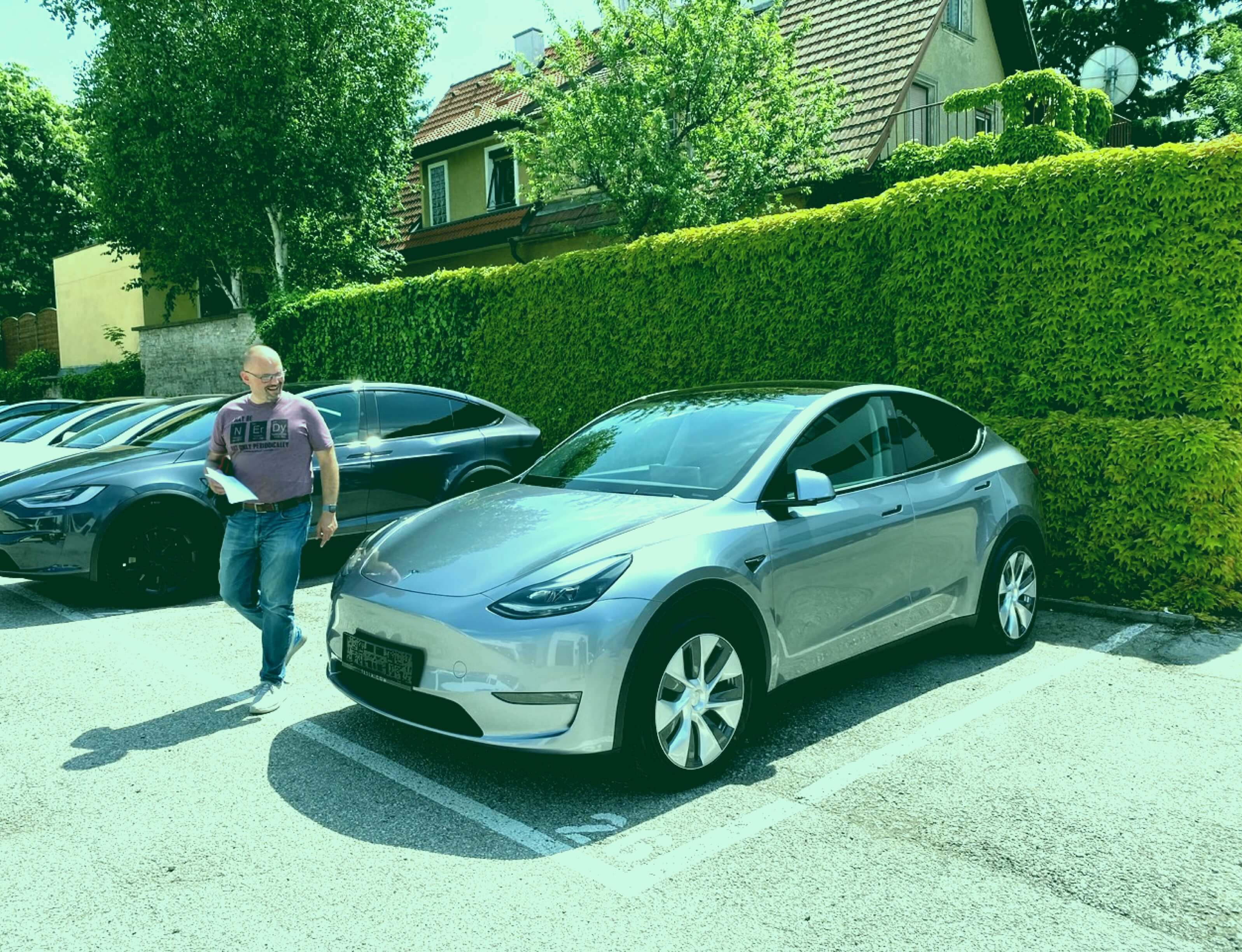 Ondřej Bačina s vozy Tesla — fotografie z původního ImportEV
